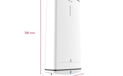 Lapos villanybojler modern fürdőszobában – Ariston Velis pro 50 falra szerelve, helytakarékos kialakítással.